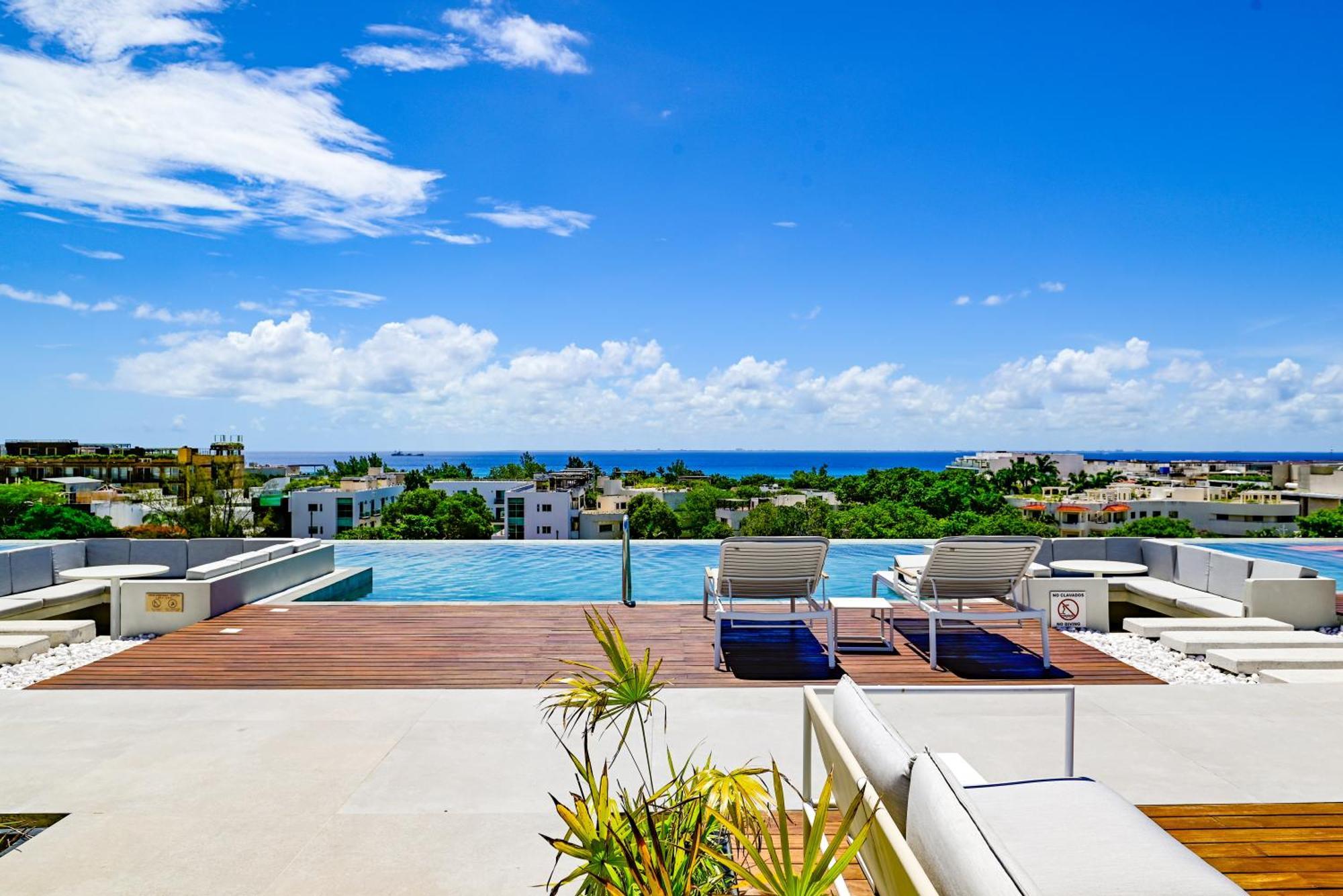 מלון Aloft פלאייה דל כרמן מראה חיצוני תמונה Rooftop pool at the Ritz-Carlton, Dorado Beach, Puerto Rico