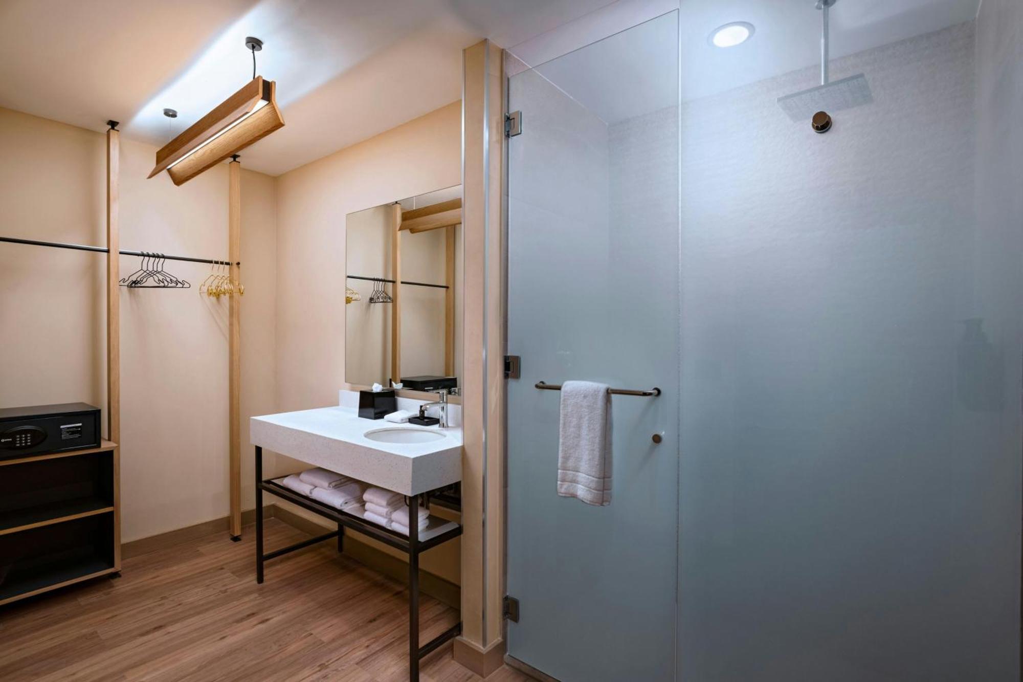 מלון Aloft פלאייה דל כרמן מראה חיצוני תמונה Bathroom