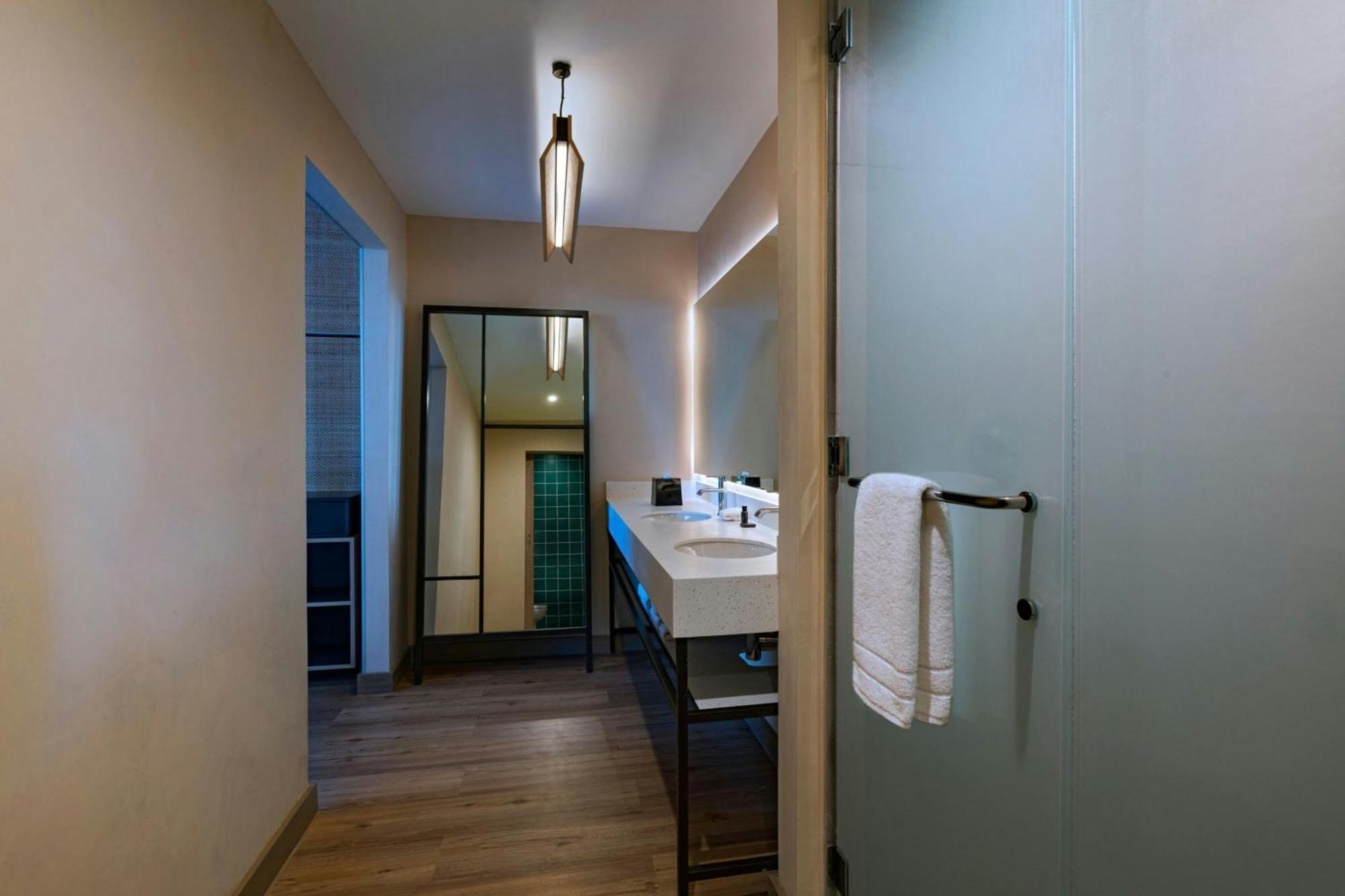 מלון Aloft פלאייה דל כרמן מראה חיצוני תמונה Bathroom